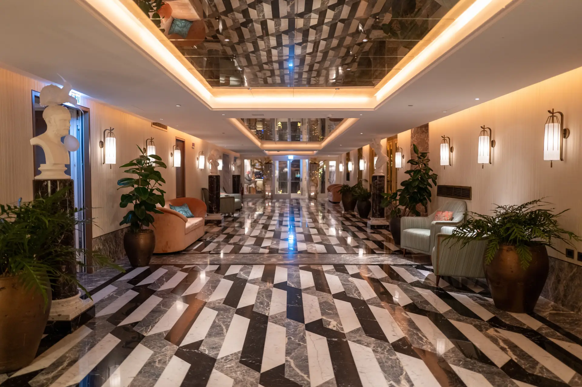 Luxuriöse Lobby der Solquarian Prestige Lodge
